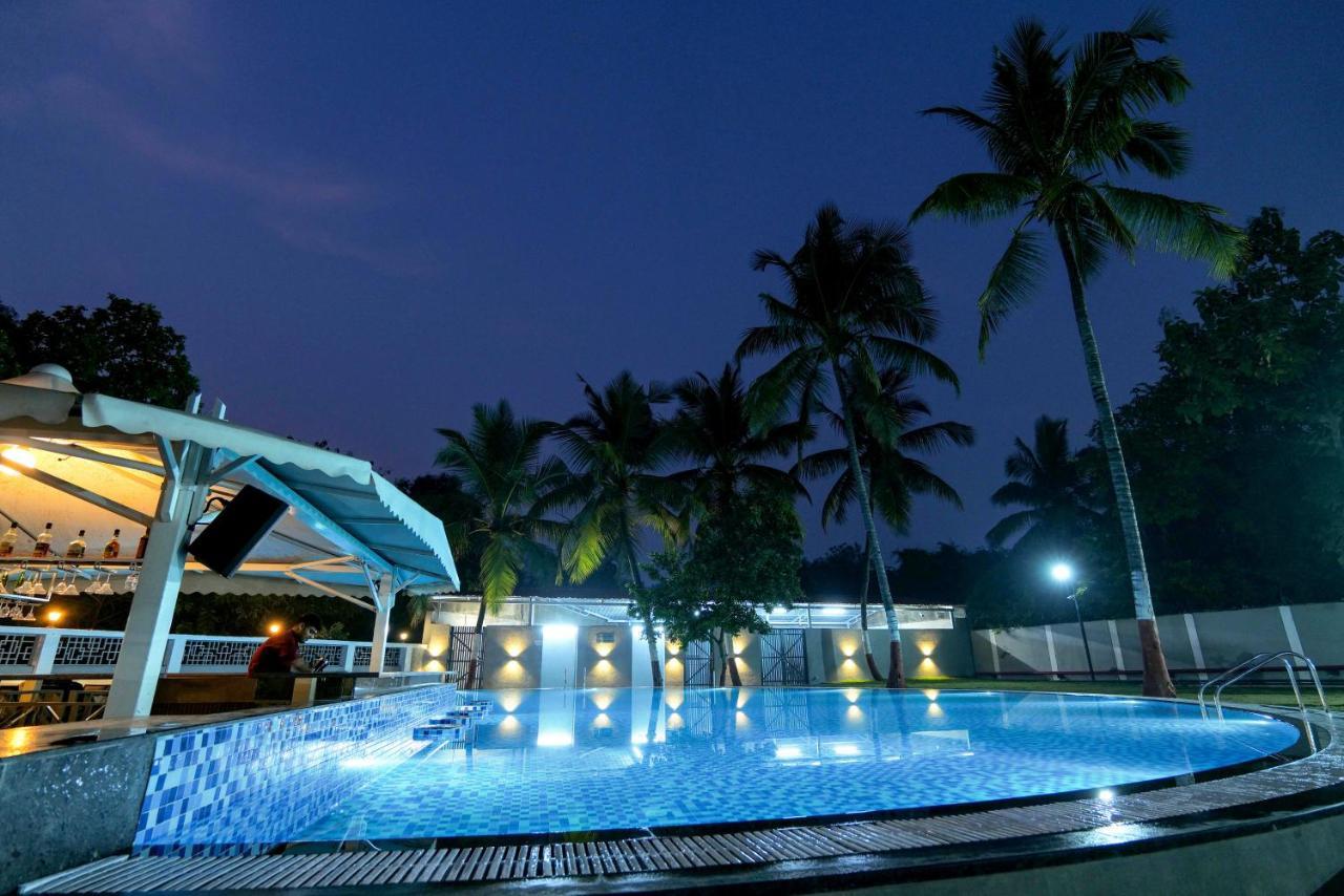 Gold Beach Villa Даман Экстерьер фото